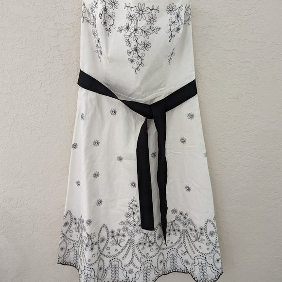 White House Black Market Dresses & Skirts - White House Black Market White and Black Embroidered Belted Tea Dress, Size 4